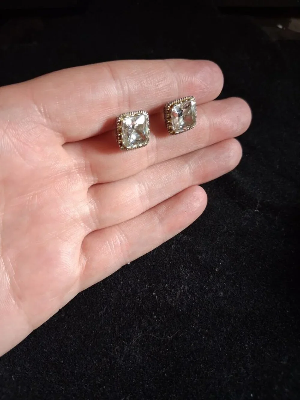 Square stud earrings